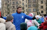 45.Антон проводит мастер-класс во дворе дома в рамках предвыборной кампании, 11 февраля 2007г.
